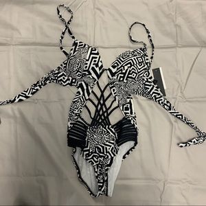 Black/white one piece swimsuit